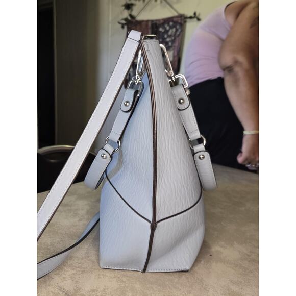 Calvin Klein blue reversable leather tote with matching pouch - Picture 4 of 8